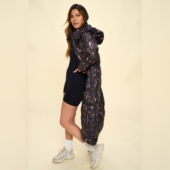 Isla Quilted Puffer Trend Coat In Black - Picture 5 of 6